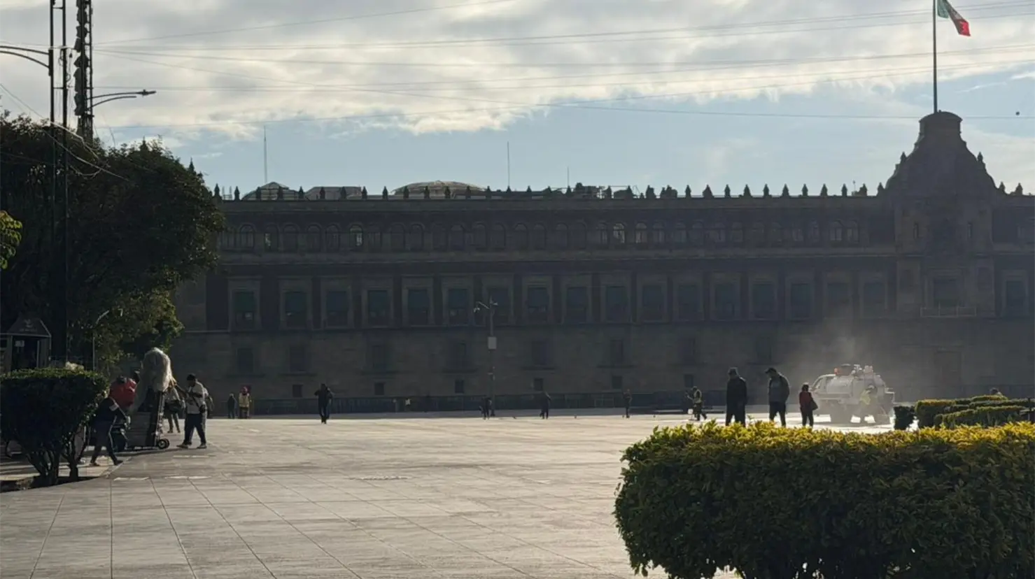 Retiro de vallas en el Zócalo de CDMX. Foto: Ramón Ramírez