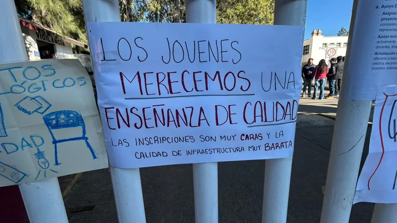 Estudiantes del ITD mantienen cerrado el plantel. | Foto: Alejandro Ávila.