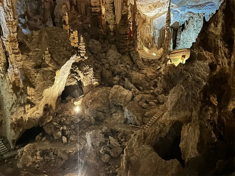 imagen recuadro Disfruta este diciembre de un emocionante paseo familiar en las Grutas de García, un lugar ideal para los más pequeños. Foto: Diego Ovalle