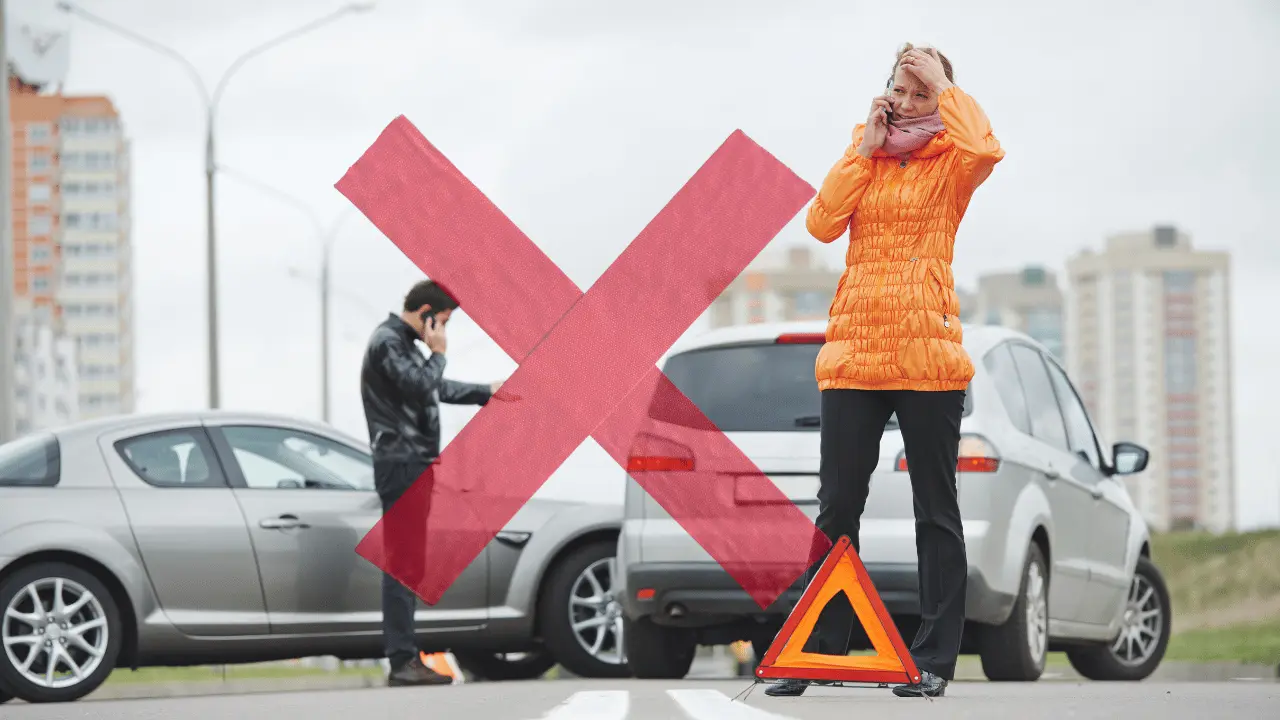 La nueva normativa establece que, ante accidentes menores o mini choques, los involucrados deberán orillar sus vehículos de inmediato. Foto: Canva.