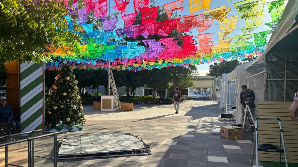 Así se prepara el Tianguis Navideño 2025 del Centro Histórico para su inauguración