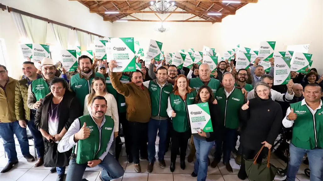 Mejora Coahuila avanza en la regularización: 127 familias de Arteaga ya tienen escritura