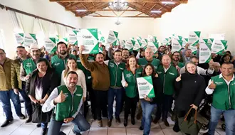 Mejora Coahuila avanza en la regularización: 127 familias de Arteaga ya tienen escritura