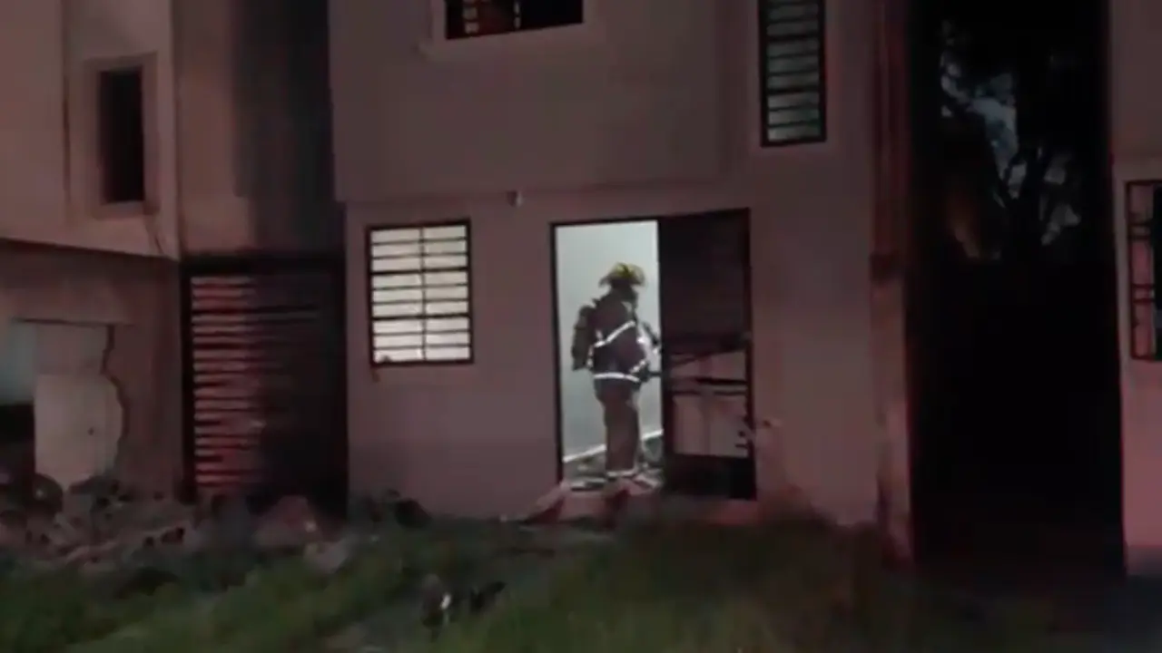 Poco más de 100 personas fueron desalojadas de manera preventiva, las cuales serán apoyadas por el DIF estatal y las autoridades municipales de Apodaca y  Pesquería. Foto: POSTA.