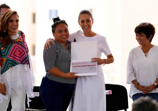 Claudia Sheinbaum entrega 225 viviendas nuevas y libera hipotecas en Playa del Carmen, Quintana Roo