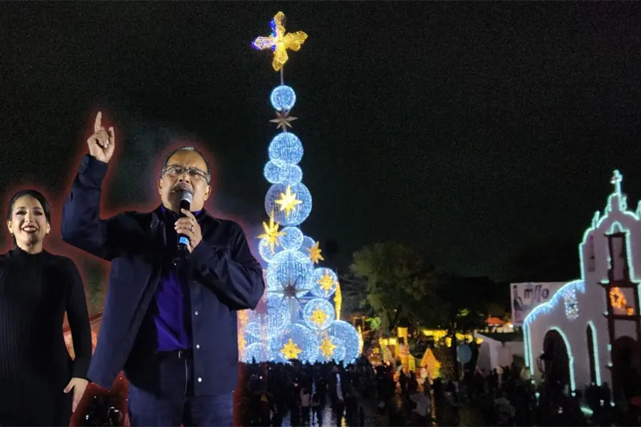 Andrés Mijes da inicio a la Navidad con el encendido del pino en Escobedo