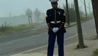 El Soldado enamorado de Nuevo Laredo cumple 61 años y reaparece en busca del amor de su vida