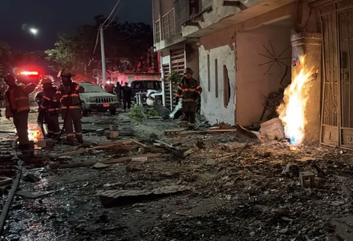 Al menos 5 personas resultaron heridas de gravedad tras la explosión en la colonia Los Olmos, del municipio de Pesquería, Nuevo León. Foto: Protección Civil Nuevo León