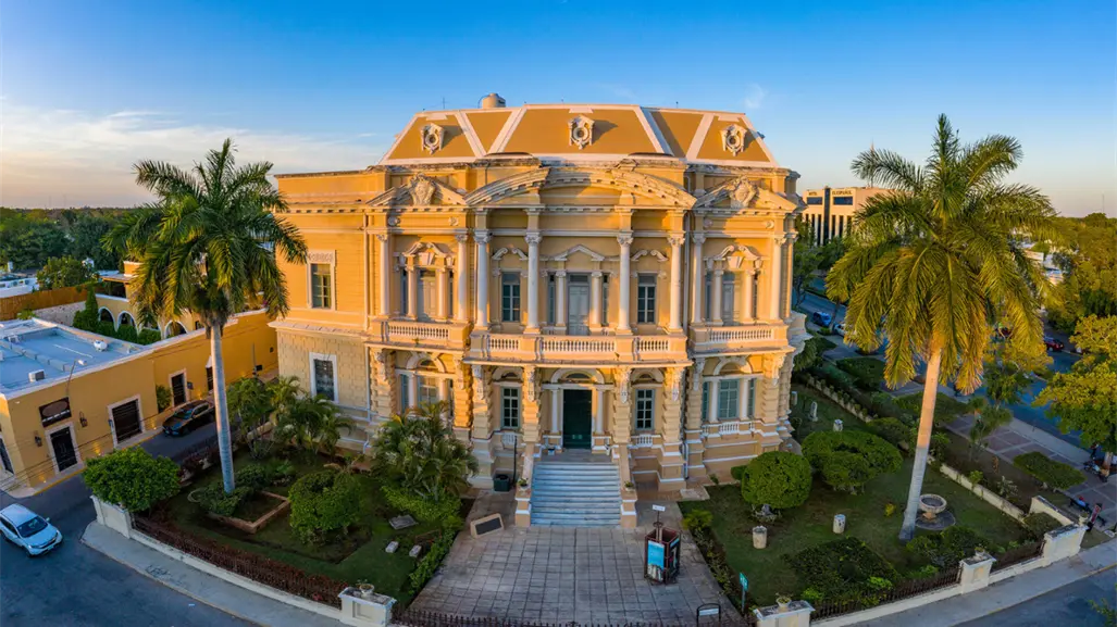 Vasija efigie de Itzamnaaj sobre tortuga, una joya del Museo Palacio Cantón en Yucatán