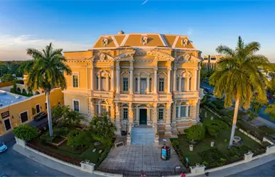 Vasija efigie de Itzamnaaj sobre tortuga, una joya del Museo Palacio Cantón en Yucatán