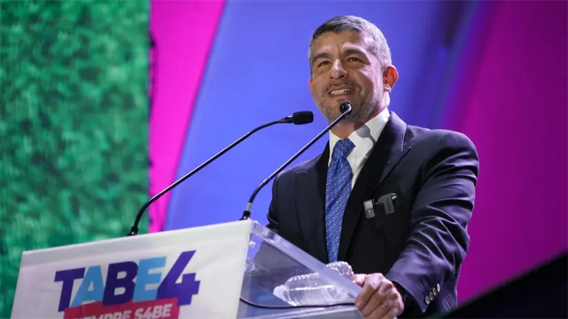 Mario Tabe en Teatro Angela Peralta, en su cuarto informe de gobierno | Foto: Iván Macías