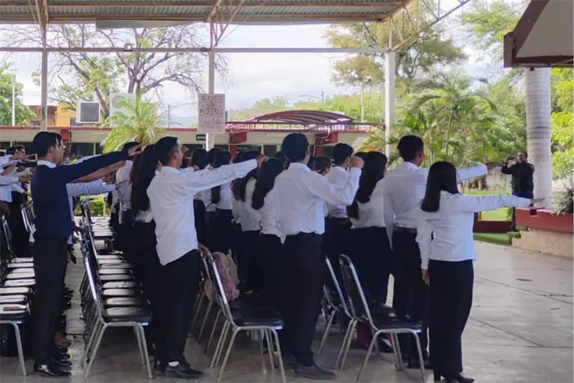 Alumnos de nivel medio superior. Foto Daniel Espinoza