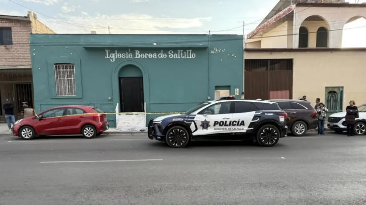 A pesar de que varias personas se acercaron para intentar ayudarlo, al notar que no respondía solicitaron apoyo al Sistema Estatal de Emergencias 911./Foto: FB Noticias El Molino