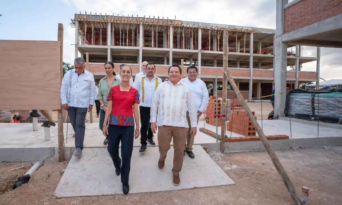 Claudia Sheinbaum y Joaquín Díaz Mena en las obras de una escuela en Mérida Foto: Gobierno de Yucatán