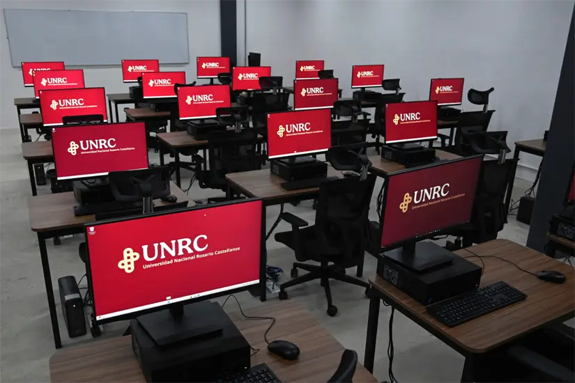 Computadoras de la Universidad Rosario Castellanos. Foto: X @Claudiashein