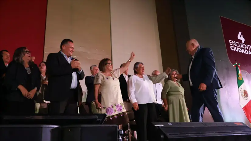 El gabinete estatal acompañó al mandatario durante el evento ciudadano realizado en Los Cabos. Foto: Víctor Castro Cosío / Facebook