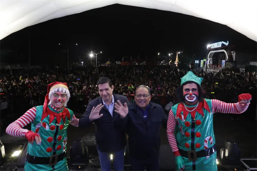 Villa Navideña instalada en la Plaza Principal Foto: Gobierno de Escobedo