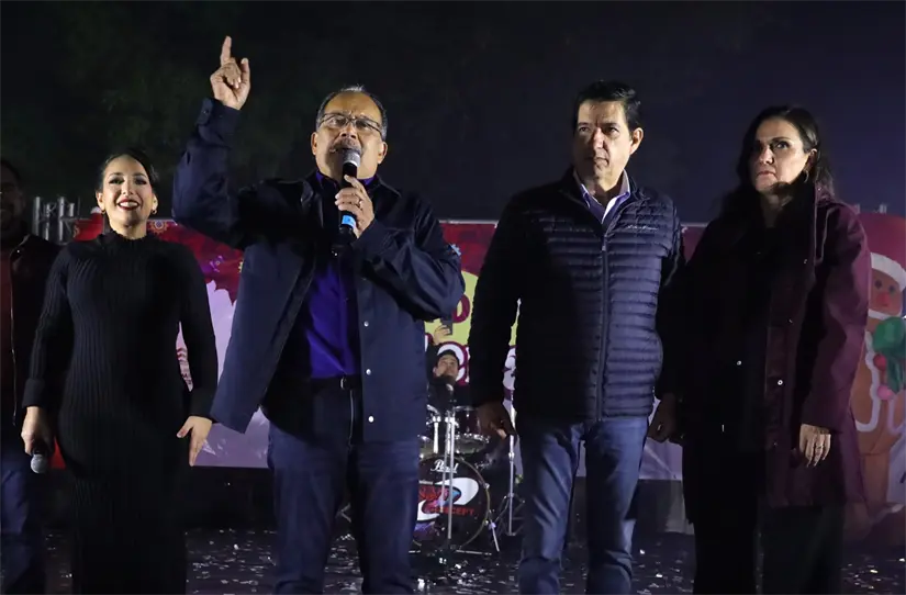 El Andrés Mijes en el encendido del tradicional Foto: Gobierno de Escobedo