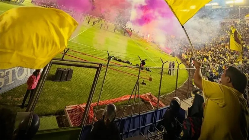 Aficion del America en partido de futbol, FOTO: X ( Lapatio americancista)