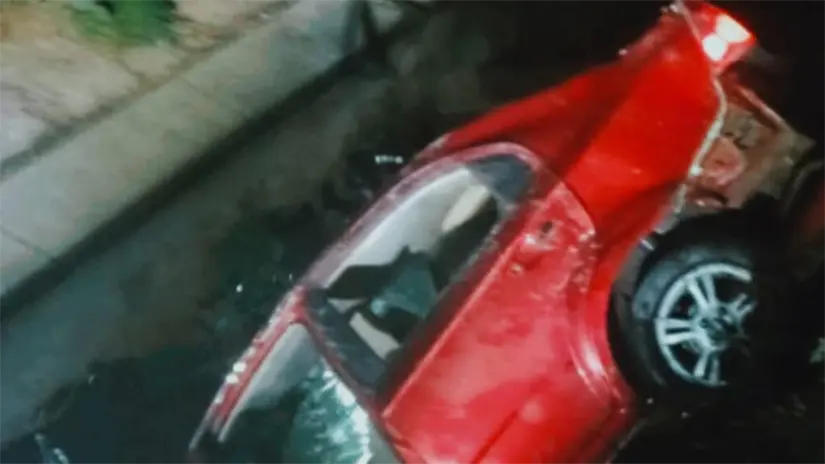 imagen recuadro El vehículo en el que se desplazaban cayó a un canal de aguas negras, FOTO: Facebook (Pedro Peréz)