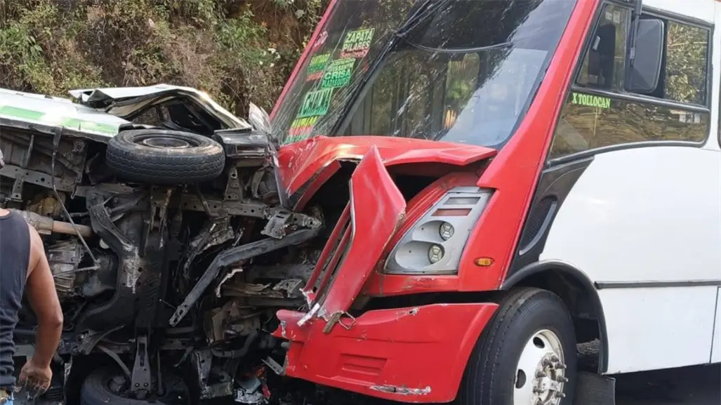 Accidente en carretera de Edomex deja dos muertos y múltiples heridos