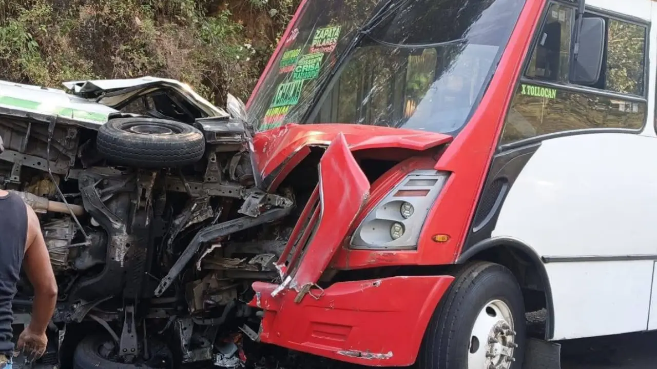 Accidente en carretera del Edomex deja a dos personas sin vida. |  Foto: X (@vialhermes)