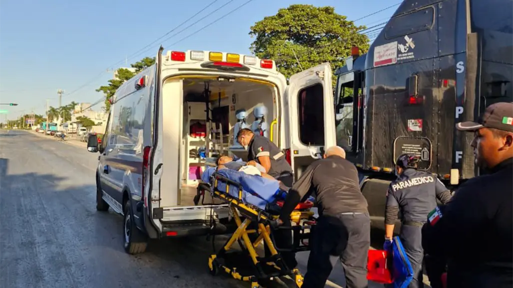 Se apaga su moto y termina arrollado por un tráiler, así fue el grave accidente en la Umán–Mérida