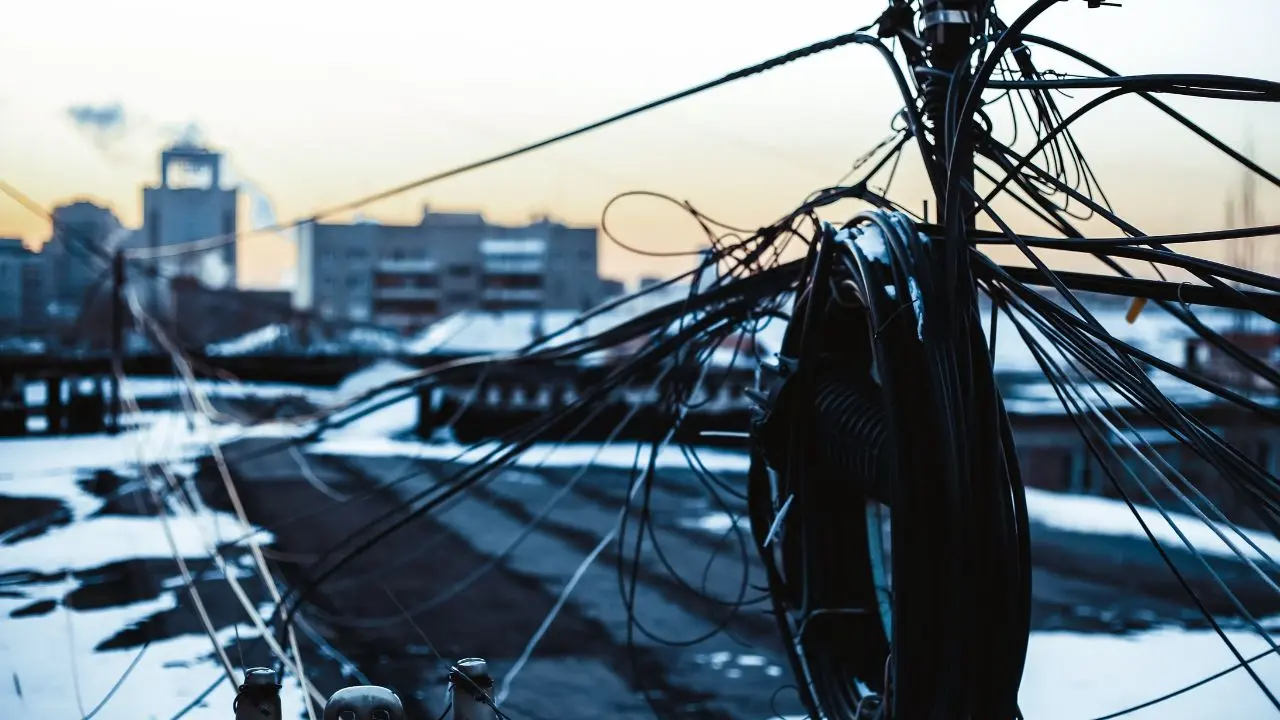 Imagen alusiva a unos cables colgados Foto: Canva