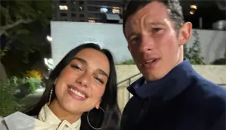 Captan a Dua Lipa y Callum Turner bailando salsa en un club de la CDMX | VIDEO