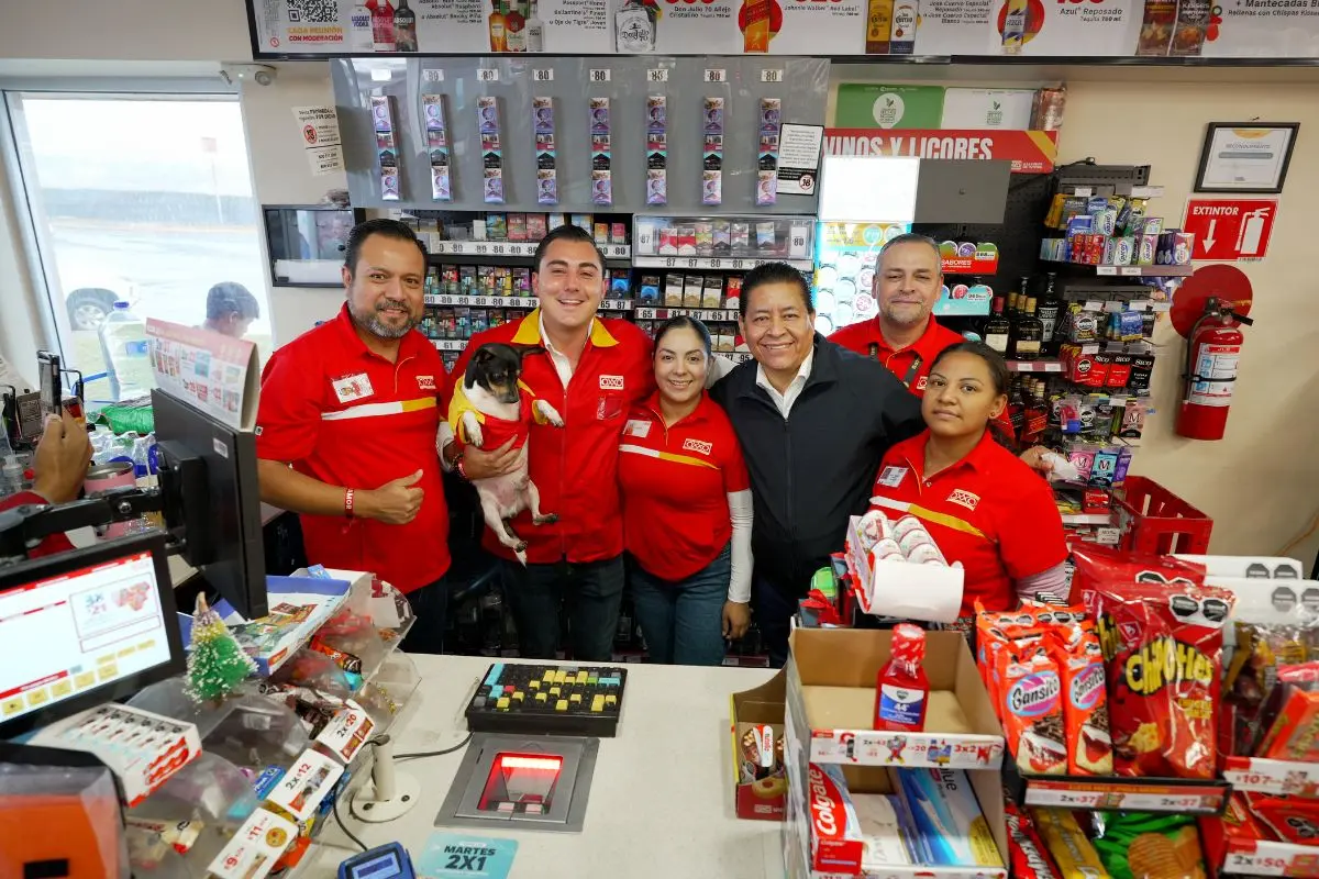 Manuel Guerra impulsa alianza con OXXO para fortalecer adopciones mediante Adopta con Amor. Foto: Gobierno de García