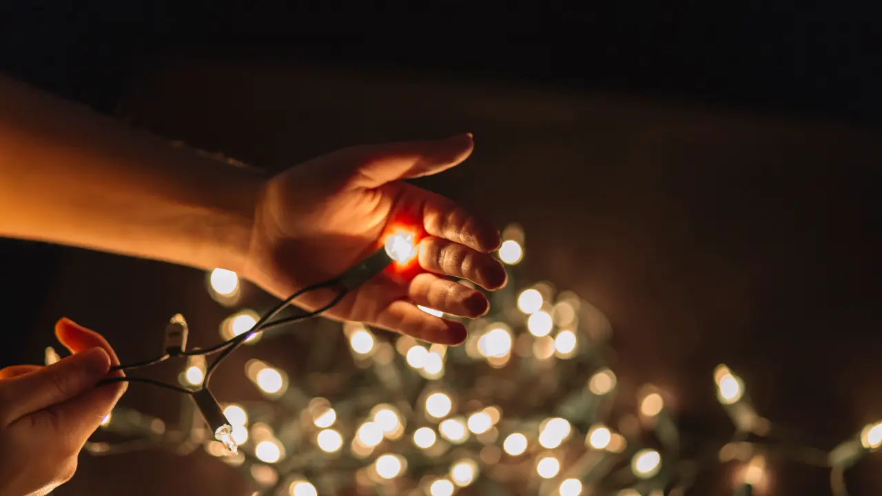 En México, las luces navideñas se volvieron un estándar a partir de la segunda mitad del siglo XX/Foto: Canva