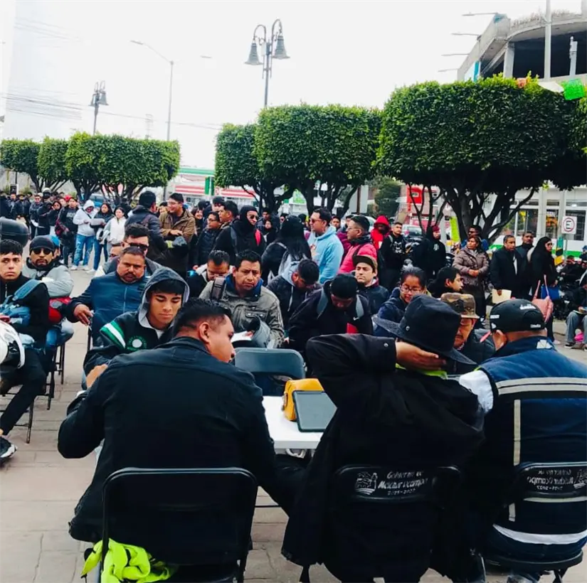 Tramitando la licencia de conducir en Edomez. Foto: X @SEMOV_Edomex_licencia