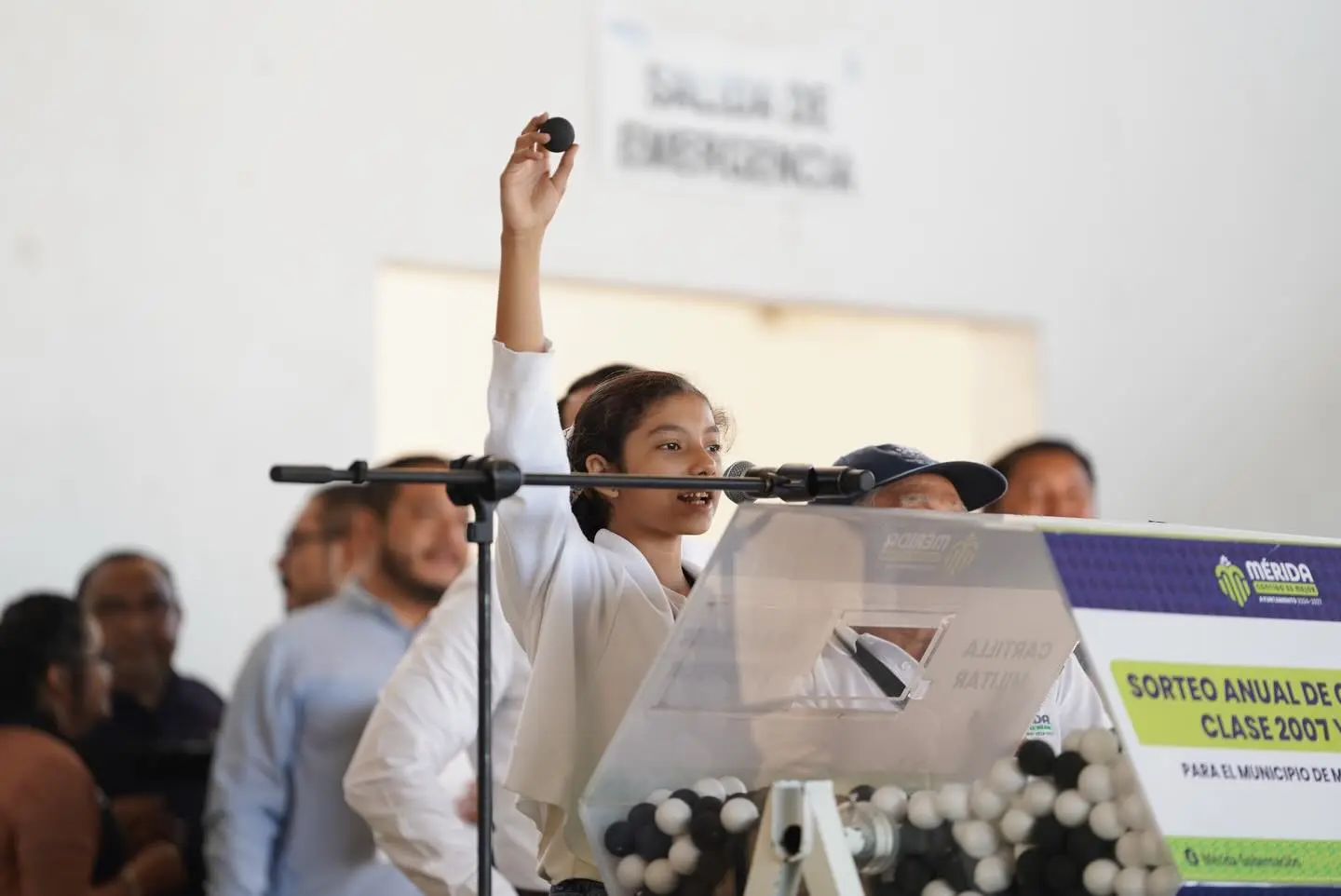 Los jovenes se reunieron en el Gimnasio Polifuncional de San José Tecoh. Foto: Canva | Cortesía