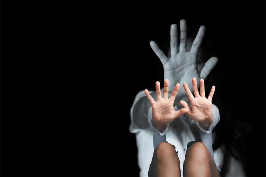 Procesan a hombre que golpeó a su pareja en Cabo San Lucas