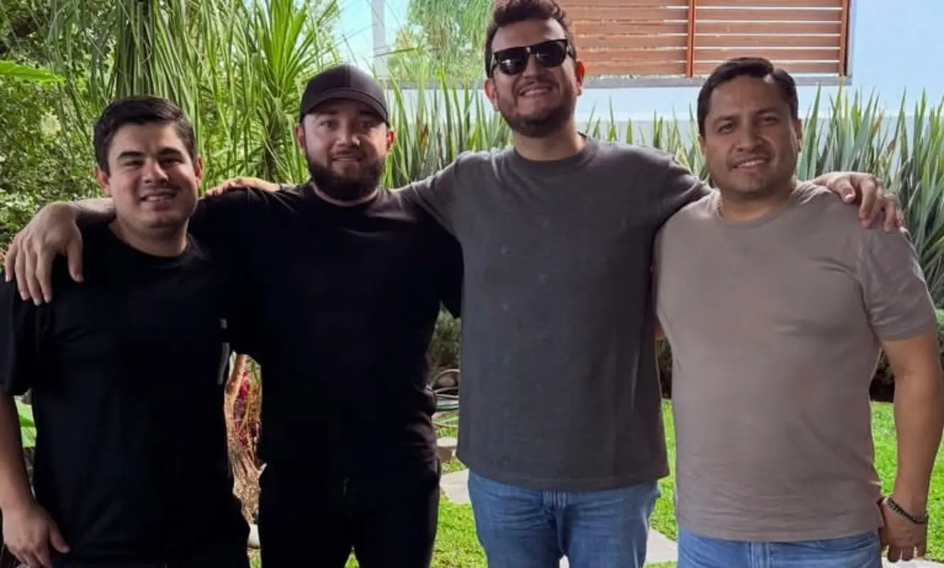 Edén Muñoz, Julión Álvarez y Alfredo Olivas tuvieron reunión de amigos Foto: IG @alfredooliviasoficial