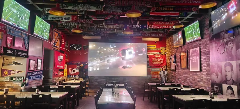 Interior del restaurante Foto: pagina oficial Boston's Pizza 