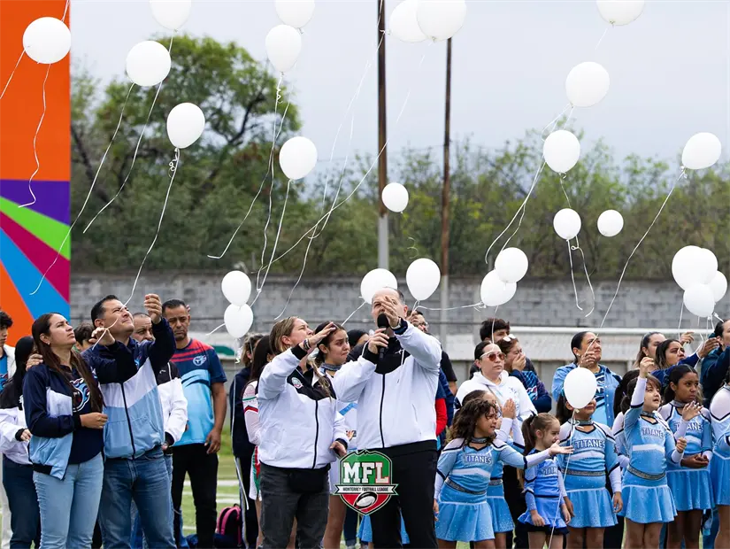 imagen recuadro Sueltan globos blancos en homenaje a la menor de edad Foto: Monterrey Football League