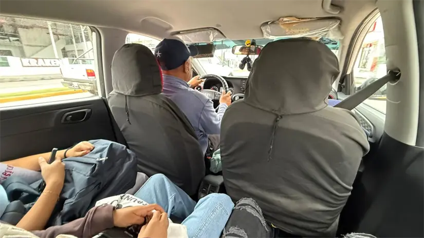 Algunos choferes ya empiezan a cobrar tarifa de 12 pesos | Foto: Axel Hassel