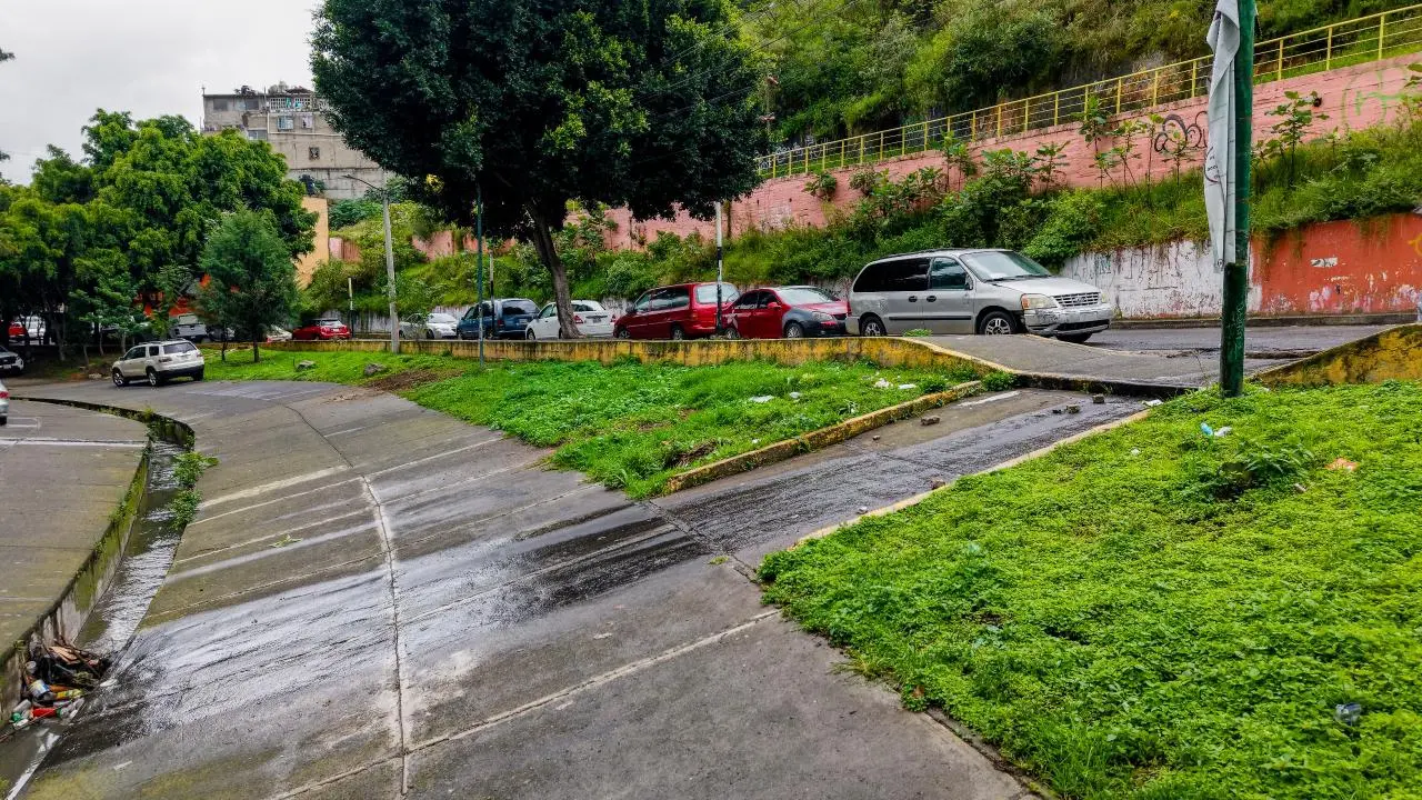 Los hechos fueron registrados en  la colonia Lomas de Becerra, cuando el joven se encontraba platicando con otro. Foto: FB Raúl Basulto Luviano