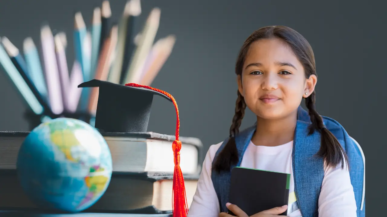 El programa Becas para el Bienestar por Aprovechamiento Académico busca apoyar a los estudiantes de Educación Básica con promedio de 9.5 en el ciclo 2025-2026. Foto: Canva