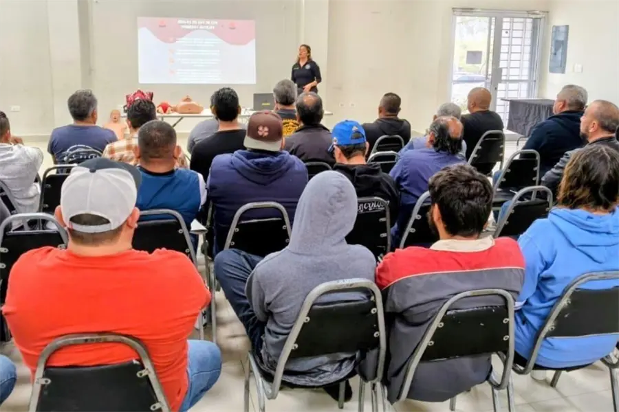 Jaguares de Santa Catarina capacita a talleres mecánicos para reforzar la seguridad