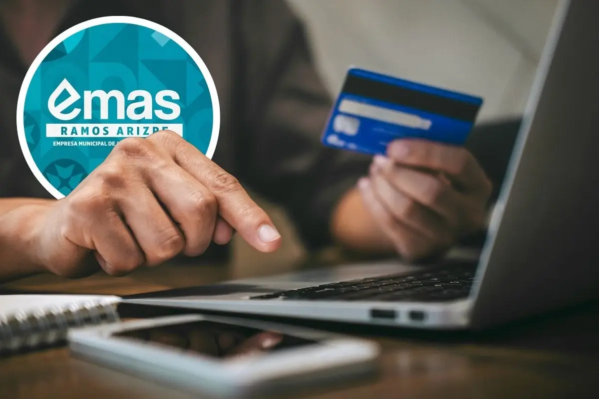 Persona realizando un pago en linea representando la nueva modalidad de EMAS Ramos Arizpe / Foto: Composición de Canva | EMAS Ramos Arizpe