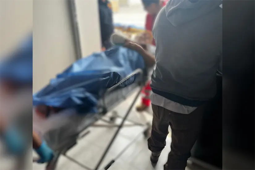 Un hombre lanzó artefactos pirotécnicos en un desfile en Francisco I. Madero, provocando explosiones y lesiones a varias personas cercanas. Foto: Facebook