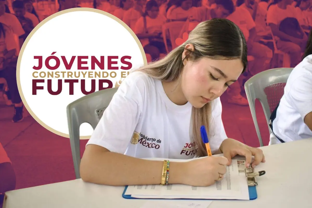Joven realizando el registro al programa Jóvenes Construyendo el Futuro / Foto: JCF | Canva