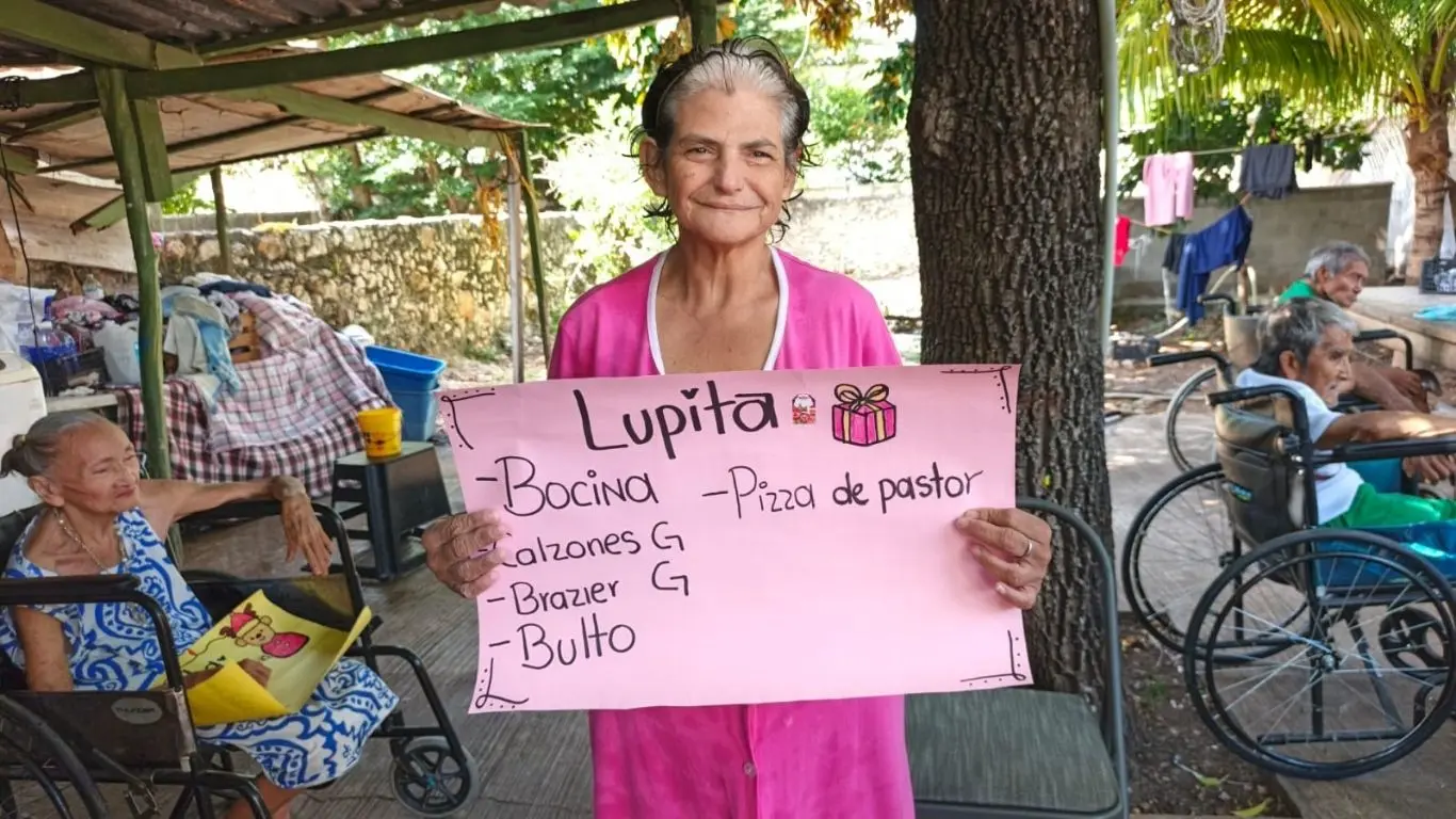 Adopta a un abuelito con la campaña decembrina, Bendecidos para Bendecir”. Foto: Christian Espadas