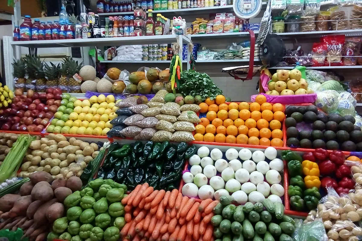 El comercio ganó 8 mil empleos, pero la construcción perdió 9 mil, reflejando una desaceleración en el mercado laboral. Foto: Modesto Peralta Delgado.