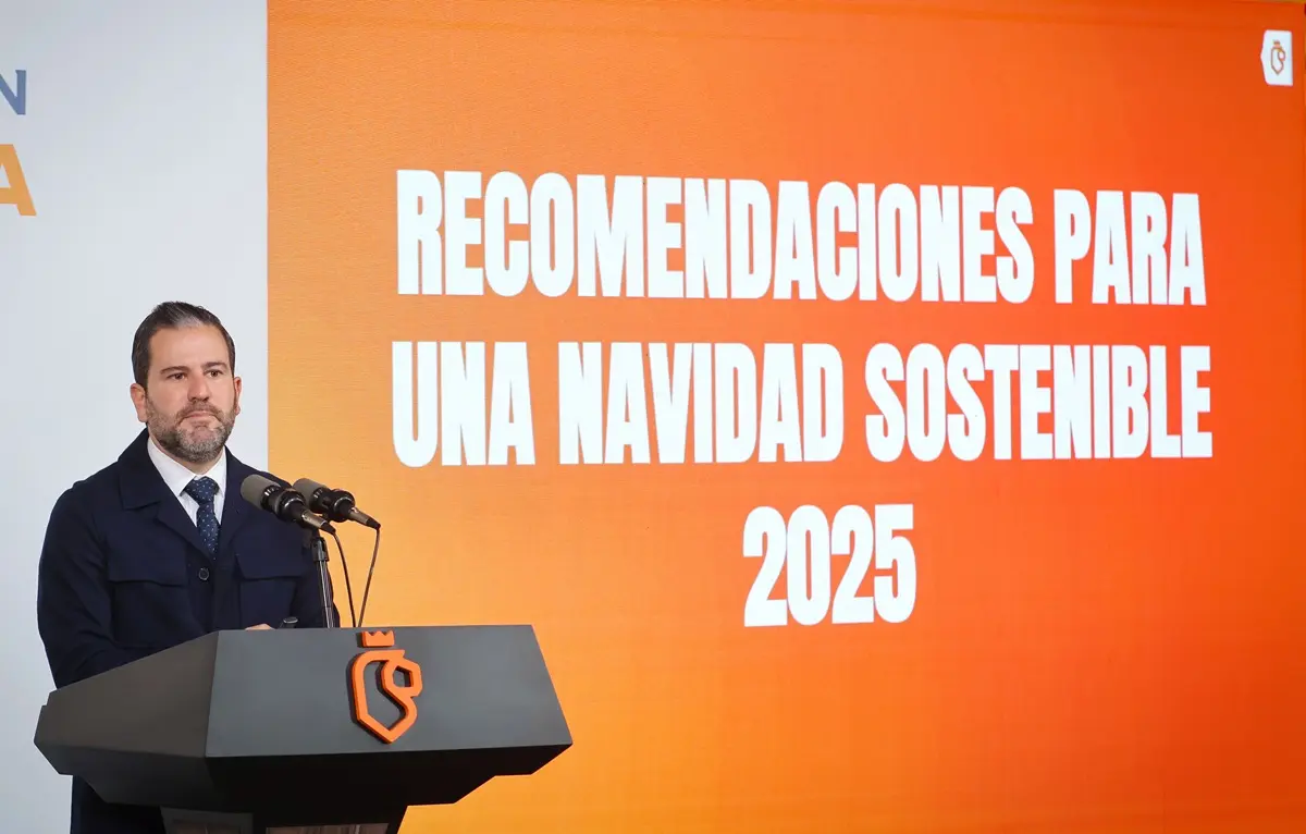 El titular de la Secretaría de Medio Ambiente de Nuevo León, Raúl Lozano Caballero, emitió una serie de recomendaciones para tener una Navidad Sustentable 2025. Foto: Gobierno de Nuevo León