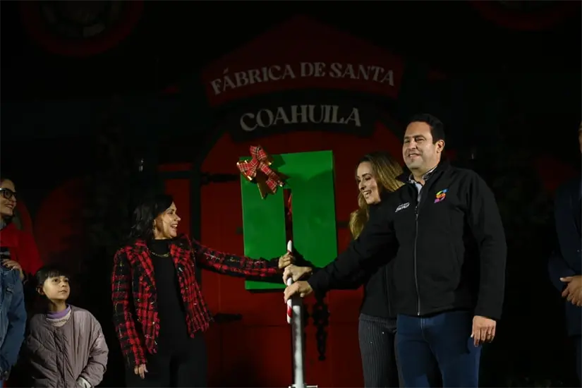 La magia de la Navidad ya llegó a Saltillo con el inicio de Villamagia en la Plaza de Armas hasta el 6 de enero. Foto: Municipio de Saltillo