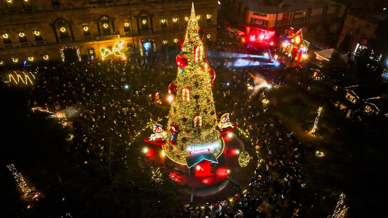 En Saltillo, el espíritu navideño brilla con el encendido de Villamagia, que se podrá disfrutar hasta el 6 de enero. Foto: Municipio de Saltillo