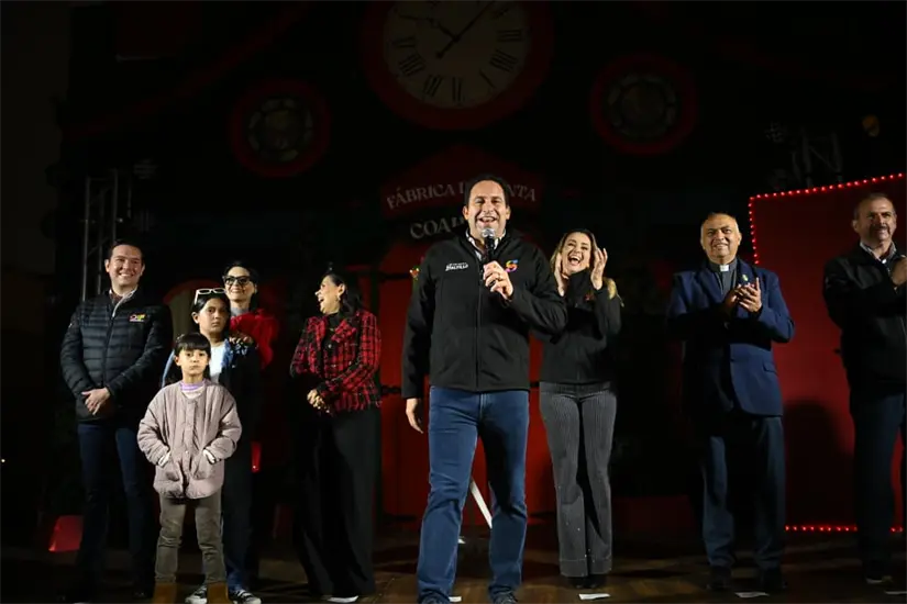 Villamagia ilumina Saltillo con su encanto navideño, invitando a los visitantes a disfrutar en la Plaza de Armas. Foto: Municipio de Saltillo